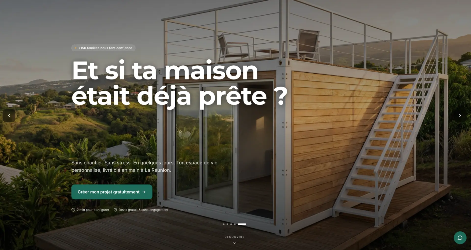 Maison modulaire livrée clé en main à La Réunion, installée sur un terrain avec vue sur les collines